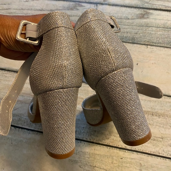 New without box dream pairs glitter silver covered toe heels. - Picture 3 of 11